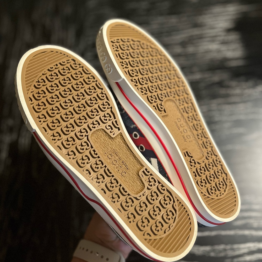 Gucci authentic 9.5 - Picture 4 of 6